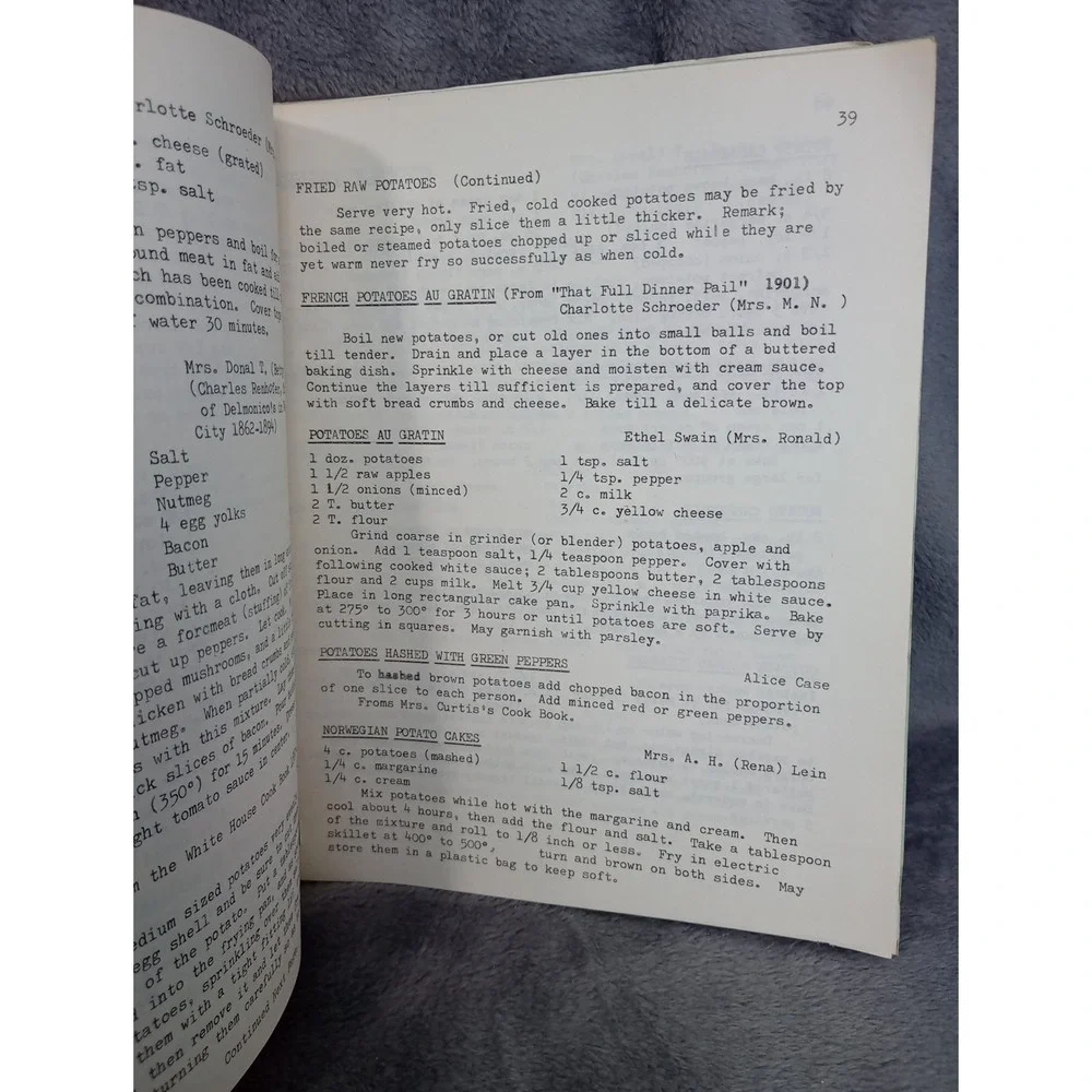 Boone Woman's Club Cookbook Boone,‎ Iowa Bicentennial Edition 1976 Local Recipes